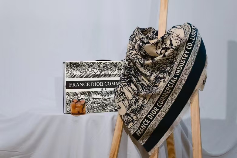 迪奥高端轻奢纺织品围巾